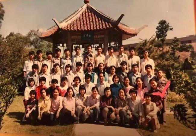 申城微雨送于漪！首届学生年近9旬，从北京坐高铁来和老师道别 师恩难忘跨越千里