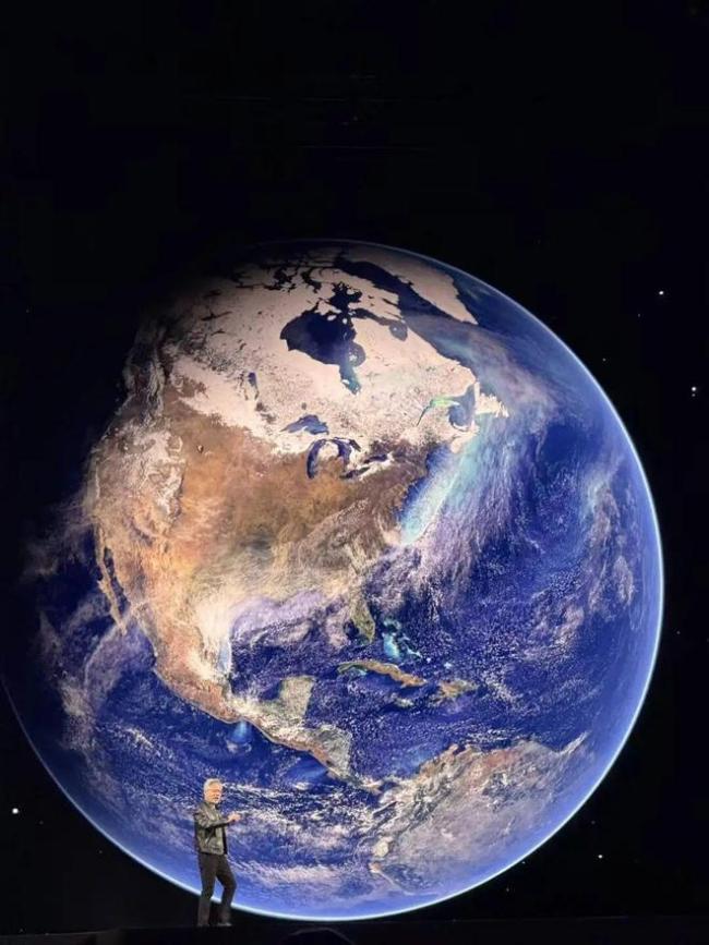 黄仁勋称AI不会让人失业而是更忙碌 工作反馈加速