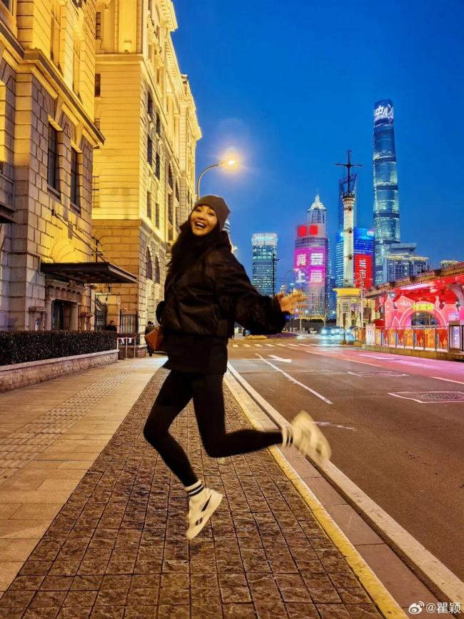 瞿颖在热搜上住着下不来！54岁瞿颖承认已婚