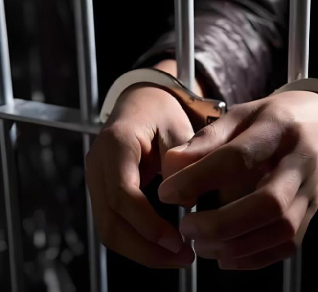 不雅行为为何会被围观