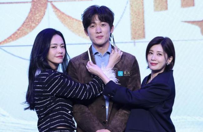 侯雯元方否认和姚晨恋情 新欢传言引发热议