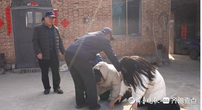 俩女孩不慎落水76岁老人跳水施救 平凡英雄温暖人心