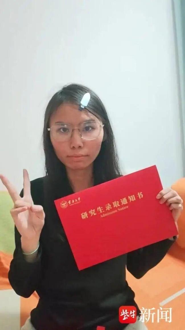 陪母抗癌女孩考研上岸查出肠癌晚期 母女并肩抗争