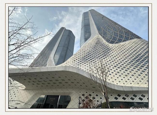 罗永浩点赞高端酒店派人把外卖送上楼 细节服务温暖人心