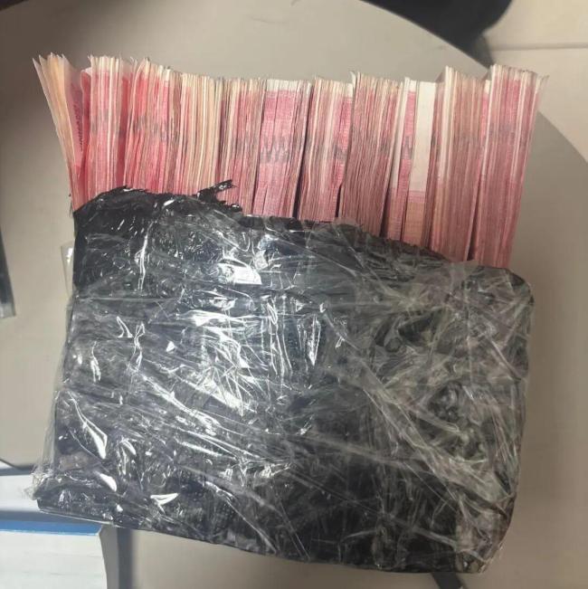 男子取9万多现金被警方拦下 真相令人震惊