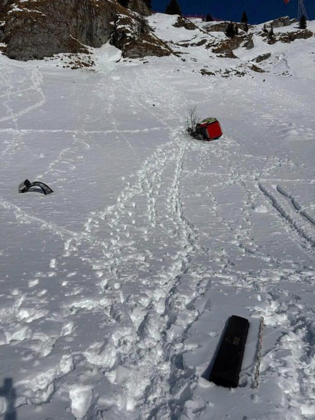 瑞士滑雪胜地缆车坠落致1死 目击者拍下惊心瞬间