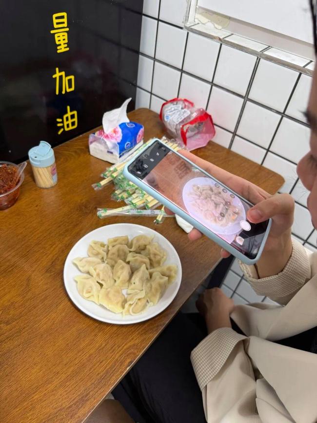 老板称5元水饺店每天能赚1千元 实惠价格吸引顾客