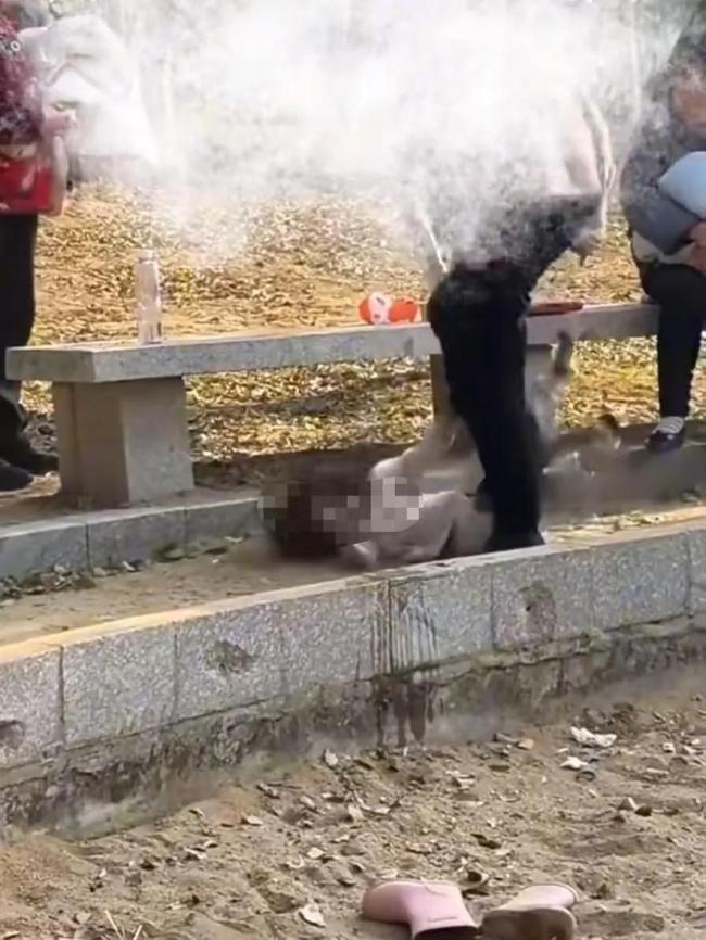 苏州一老太多次踢踹外孙女 情绪失控酿家暴