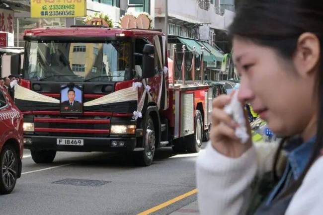 何伟豪31楼破窗逃生不幸坠亡 火灾英雄殉职真相