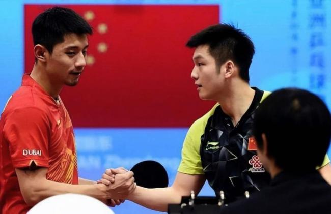 张继科直言：跟樊振东打1分五五开，七局四胜径直十零开 坦直承认差距