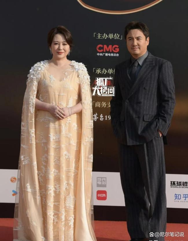 刘烨亮相中国电影盛典红毯被冻到搓手 沈马组合同框引热议