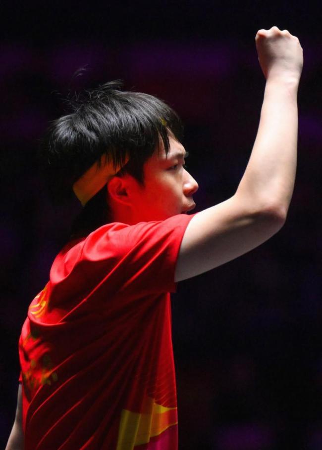 乒乓世界4月份刊封面王楚钦 气场全开稳如泰山