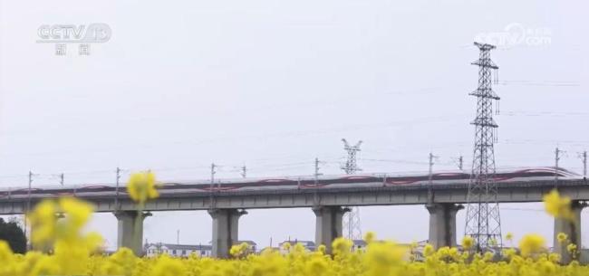 今天买清明假期第一天火车票 铁路部门增开列车满足需求