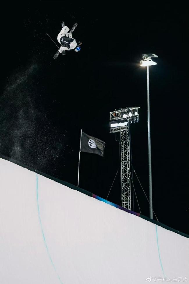 谷爱凌冬奥会后首秀再夺冠 展现强大实力