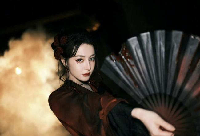 迪丽热巴工作室审美 新团队造型惊艳全网