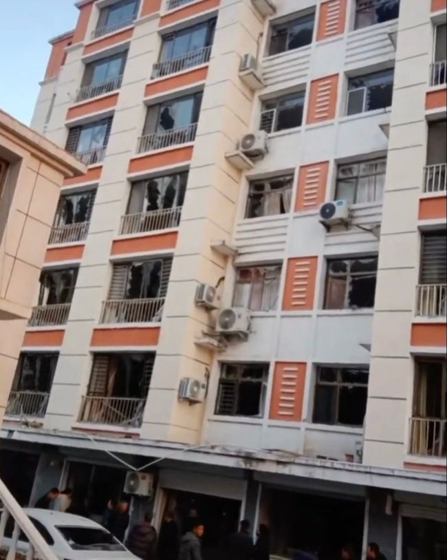 小区车库煤气爆炸 多家住户玻璃震碎