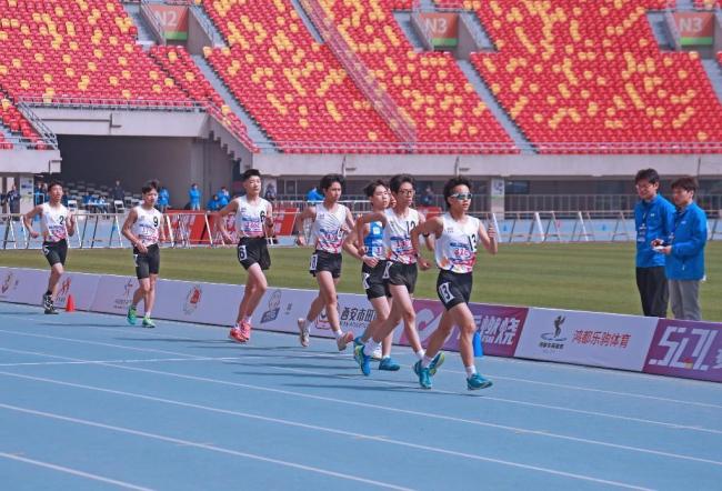 西安市第四届田径公开赛鸣枪开赛 竞走点燃赛场活力