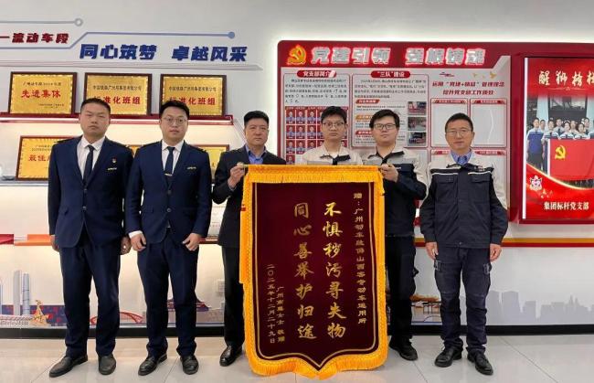 在高铁卫生间遇到这种情况 先别冲水