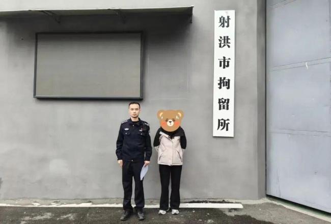 网民造谣重庆立交桥垮塌被拘 AI造谣者受罚