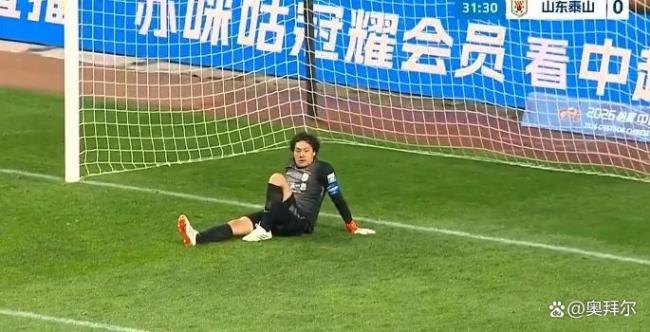 媒体人：泰山新助教根本帮不上韩鹏 轻敌与战术需反思