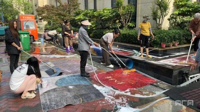 河南一物业靠免费接娃火出圈 五年暖心护送