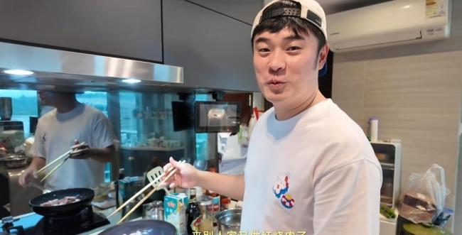 陈赫张子萱带女儿做客王祖蓝家 黄酒红烧肉引热议