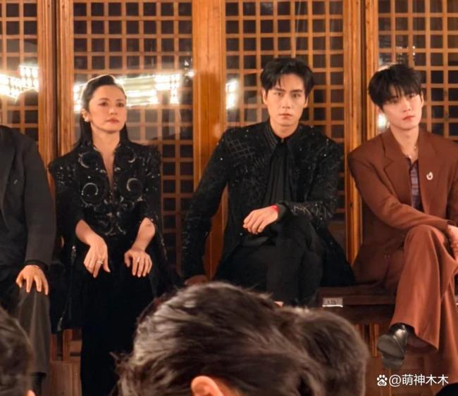 姚晨区别风云后初度公开亮相 颜料严肃引留情