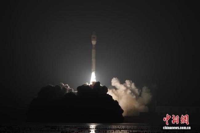我国海上发射一箭10星 任务圆满成功