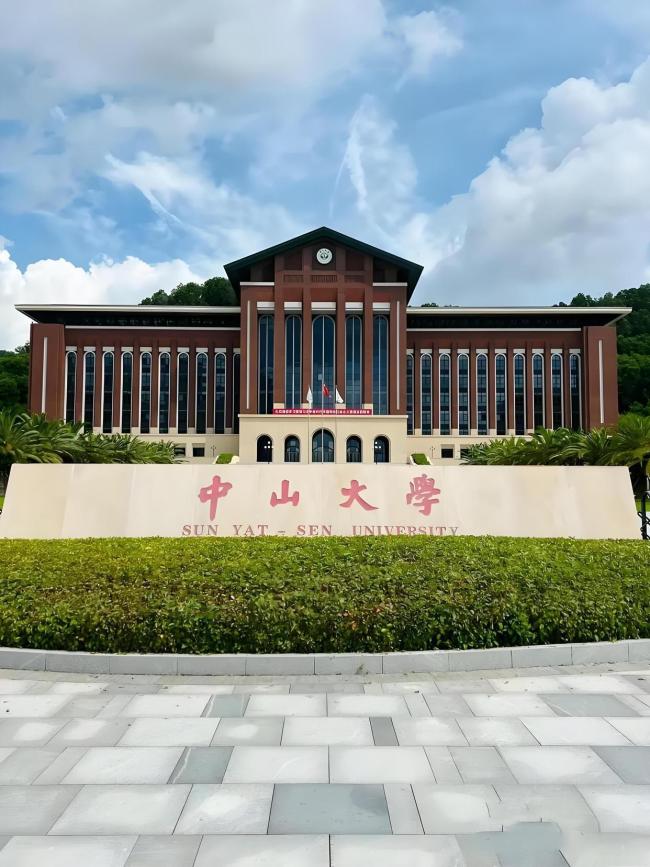 DeepSeek核心工程师郭达雅被曝离职 去向成谜引发热议