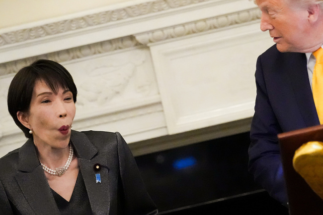 访美结束，高市早苗被批“表情夸张”