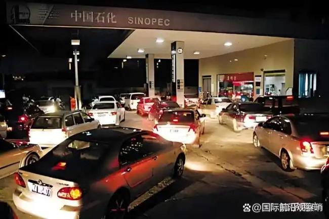 加油站排队100多米，再打钱包就撑不住了