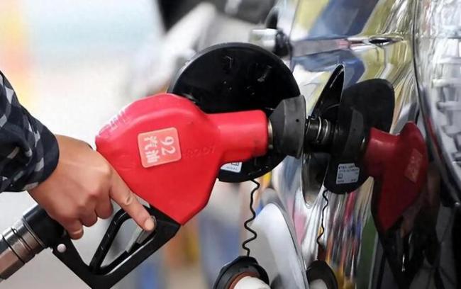 未来92号汽油会涨到十块一升吗？国际局势牵动加油站