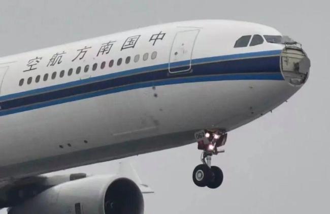 南航一客机起飞后遭鸟击返航 航班安全处置获理解