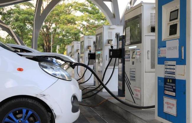 调控后加满一箱油可少花40元 政府临时措施缓解油价压力