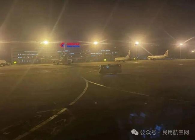 东航通报航班落地后机舱出现火情 机组迅速处置获认可