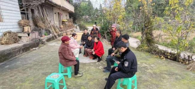 重庆地铁吐血女孩已收到30余万捐款 善举感动全网