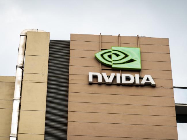 黄仁勋称编码员人数会急剧增长 AI推动职业转型