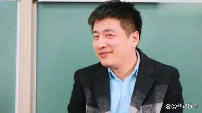 张雪峰晒得最多的是捐款回执单