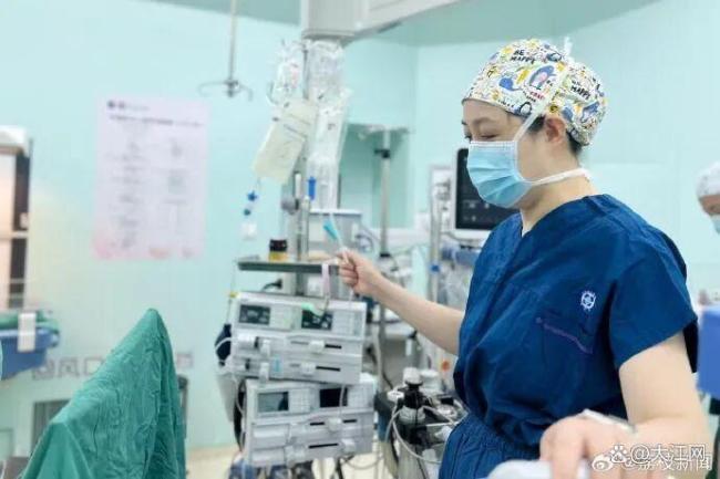 卧床35年女子顺利产下健康宝宝