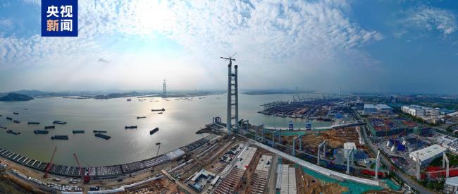 世界最高双层悬索桥主塔封顶 创5项世界第一