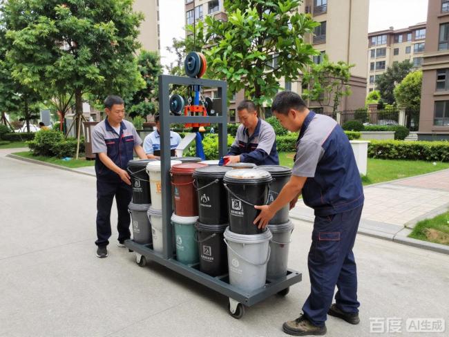 小伙用废桶自制建筑垃圾下楼神器 37个废桶织就民生暖意