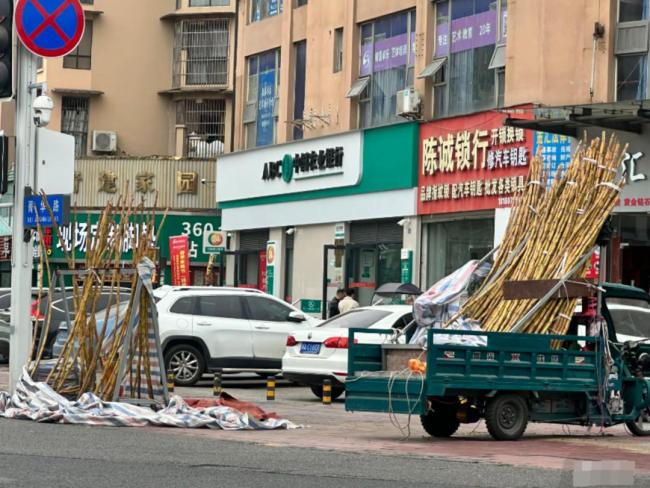 一车甘蔗成柴摊主母亲发声