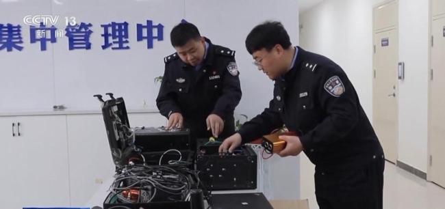 看见车上有这种“遮盖”，很可能是“信号禁绝器”！请坐窝报警