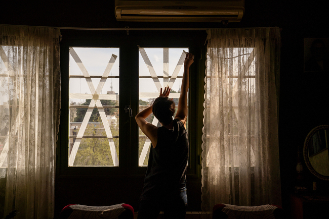 近6成美国成年人认为对伊朗军事行动过头 民众态度谨慎