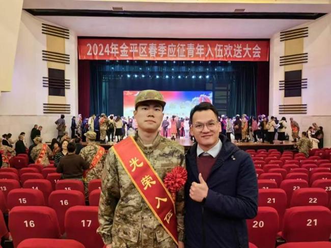 退伍大学生10分钟抢回一条命 教科书式救援展现专业与勇气