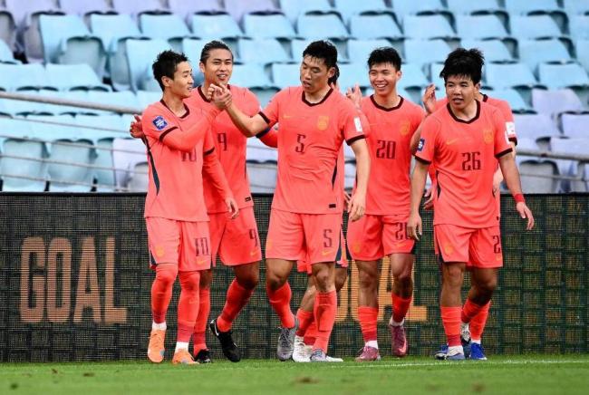 邵佳一国足首秀赢球