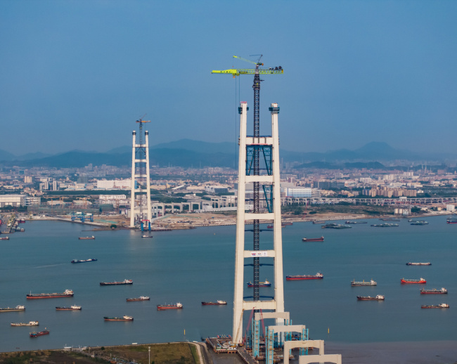 342米！世界最高双层悬索桥主塔亮相珠江口