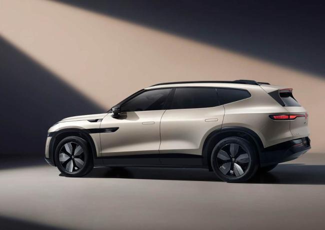 豪华大五座新卷王来了 与众08预售开启