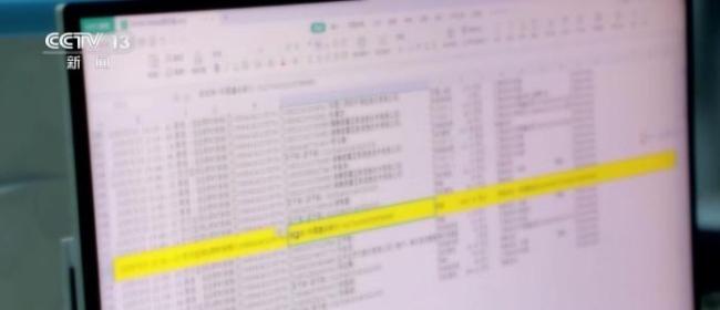 看见车上有这种“遮盖”，很可能是“信号禁绝器”！请坐窝报警