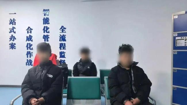 女子夜间装哭实则为“仙人跳” 警方快速侦破抢劫案